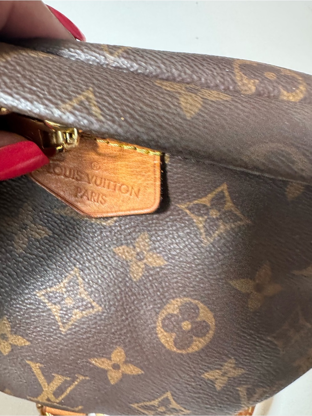 Louis Vuitton Monogram bumbag - Picture 6 of 15